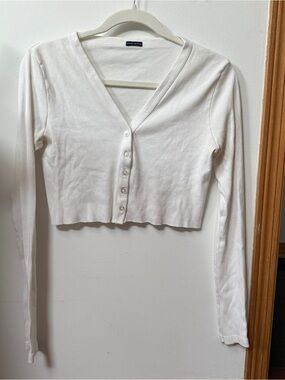 Brandy Melville white cropped button up long sleeve shirt